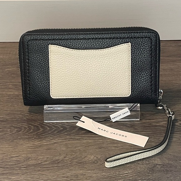 Marc Jacobs Wallet with Wrist Strap - Picture 2 of 7